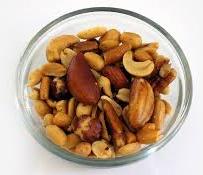 Health benefits of almonds and cashews